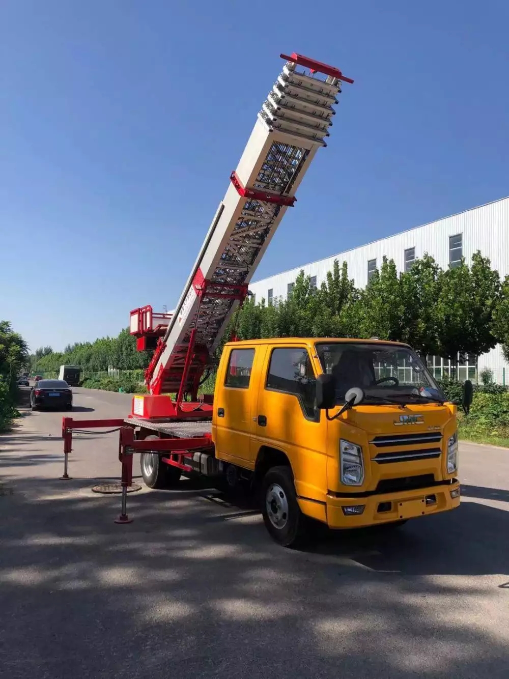 宣城宣州附近的云梯车出租服务：轻松解决高空作业需求